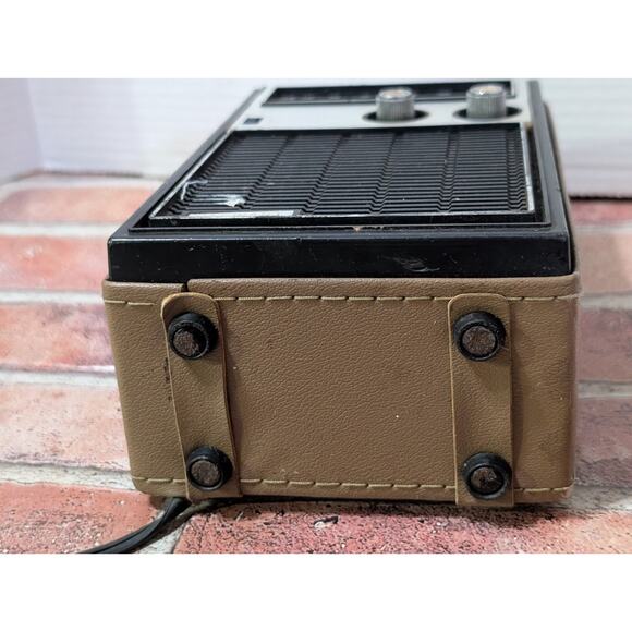 Vintage - 8" Stewart AM/FM Radio Tan Case, Plug In/Battery Powered, Tested Works - Picture 7 of 9